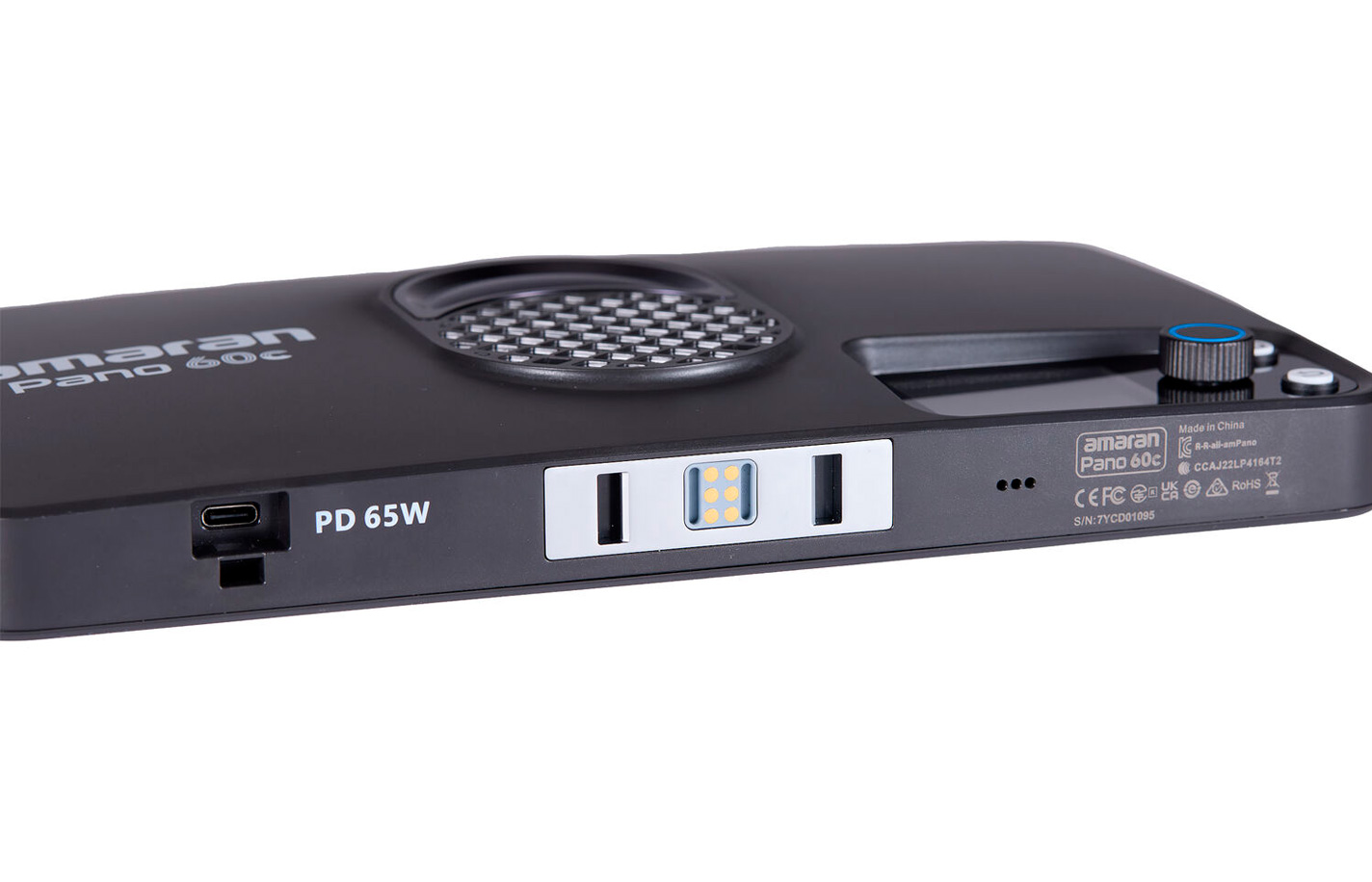 Amaran Pano 60c RGB COB de 60W para video profesional.